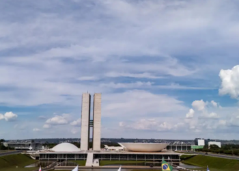 Congresso Nacional tem semana esvaziada por São João e Copa do Mundo, e PEC que propõe o fim da escala 6x1 segue sem avanço na CCJ.