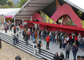 Flip 2026 em Paraty divulga programação oficial com homenagem a Orides Fontela e debates sobre temas contemporâneos como migração, conflitos e identidade.