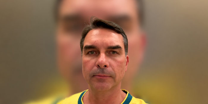 Flávio Bolsonaro nega ter desrespeitado Michelle Bolsonaro, pede desculpas públicas e comenta crise familiar após declarações da ex-primeira-dama nas redes sociais.