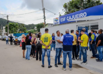 Cabo Frio reinaugura ESF do bairro Cajueiro após reforma estrutural. Unidade integra cronograma de modernização da rede de atenção básica no município.