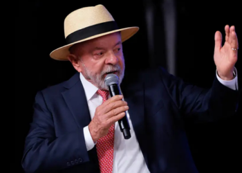 Lula parabeniza Abelardo de la Espriella após eleições na Colômbia e destaca importância da cooperação com o Brasil em áreas estratégicas.