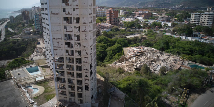 Terremotos atingem Califórnia e Japão nesta quarta (24). Tremores de até 6,9 não deixaram feridos, mas reforçam atividade sísmica intensa na região do Pacífico.