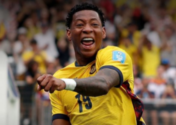 Equador vence a Alemanha por 2 a 1 de virada, garante classificação histórica para o mata-mata da Copa do Mundo e avança entre os melhores terceiros colocados.