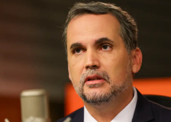 Governo federal distribui bloqueio de R$ 23,7 bilhões entre ministérios. Ajuste orçamentário visa manter equilíbrio fiscal e preservar serviços essenciais.