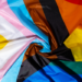 CNJ registra aumento de processos por discriminação contra a população LGBTQIAPN+. Casos por identidade de gênero e orientação sexual cresceram em 2025.