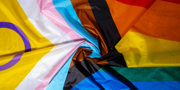 CNJ registra aumento de processos por discriminação contra a população LGBTQIAPN+. Casos por identidade de gênero e orientação sexual cresceram em 2025.