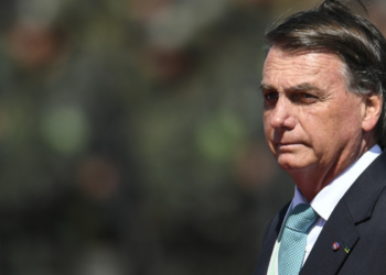 PMDF registra perda de sinal em tornozeleira eletrônica de Jair Bolsonaro. Equipe foi acionada, dispositivo foi verificado e sinal restabelecido.