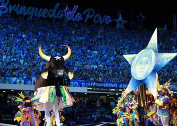 Caprichoso vence o Festival de Parintins 2026 por apenas 0,7 ponto de diferença sobre o Garantido, em uma das disputas mais equilibradas da história do evento.