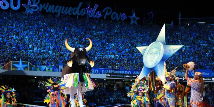 Caprichoso vence o Festival de Parintins 2026 por apenas 0,7 ponto de diferença sobre o Garantido, em uma das disputas mais equilibradas da história do evento.