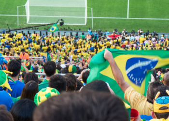 A Seleção Brasileira iniciou a preparação para as oitavas de final da Copa do Mundo de 2026 em Nova Jersey. Lucas Paquetá preocupa após lesão, enquanto Raphinha segue em tratamento.