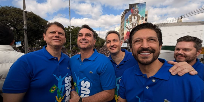 Evento evangélico em São Paulo reuniu nomes da oposição e expôs disputa política pelo apoio religioso em 2026.
