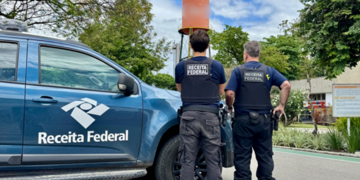 Auditor fiscal da Receita Federal é alvo de operação da Polícia Federal por suspeita de receber mais de R$ 5 milhões para favorecer empresas e causar prejuízo superior a R$ 10 milhões.