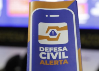 Polícia Federal vai investigar invasão ao sistema Defesa Civil Alerta após disparo falso com a palavra “misantropia” em celulares de vários estados. Plataforma foi suspensa para reforço de segurança.