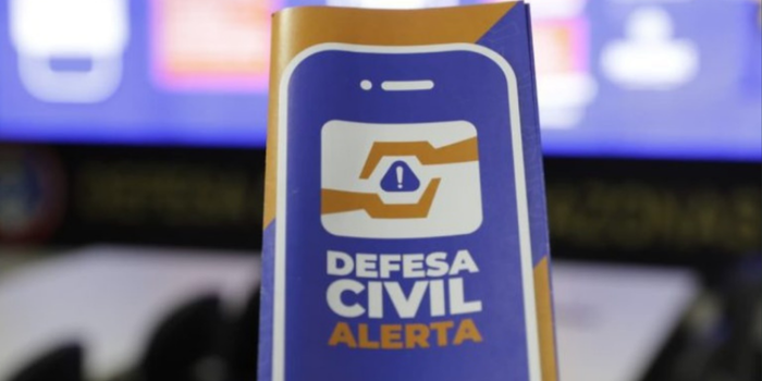 Polícia Federal vai investigar invasão ao sistema Defesa Civil Alerta após disparo falso com a palavra “misantropia” em celulares de vários estados. Plataforma foi suspensa para reforço de segurança.
