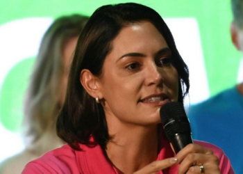A possível aliança entre PL e Ciro Gomes no Ceará voltou ao centro da crise após novas críticas de Michelle Bolsonaro.