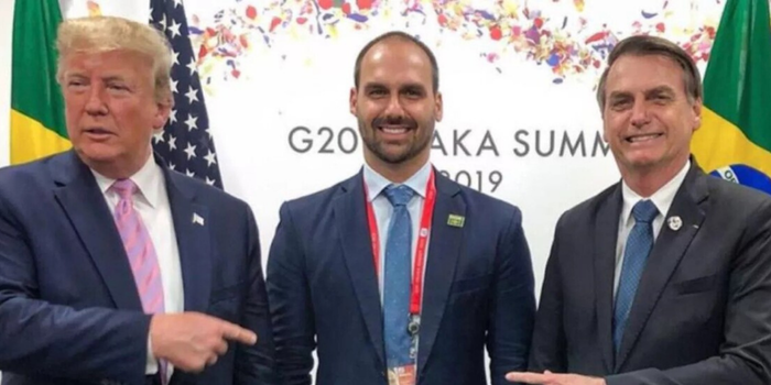Eduardo Bolsonaro afirmou que o Pix poderia ser levado a uma mesa de negociação com os Estados Unidos. Declaração ocorre em meio a debate sobre soberania, PCC, CV e terras raras.