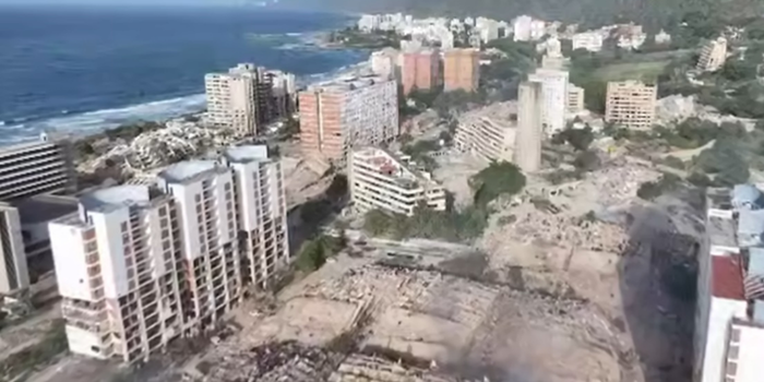 Moradores e equipes de emergência enfrentam cenário de destruição após terremotos na Venezuela.