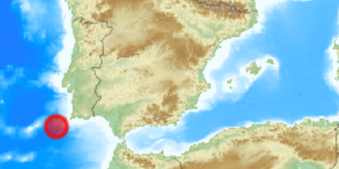 Cidades turísticas do Algarve sentiram um sismo de magnitude 4,1 neste domingo. Autoridades não registraram vítimas.