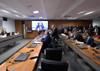 Polícia Federal investiga movimentações financeiras envolvendo empresas ligadas a Virginia Fonseca. Caso tem relação com documentos da CPI das Bets e repasses milionários.
