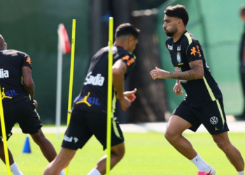Seleção Brasileira se reapresenta em Morristown para duelo contra o Haiti pela Copa do Mundo. Neymar segue fora dos treinos e passa por nova avaliação