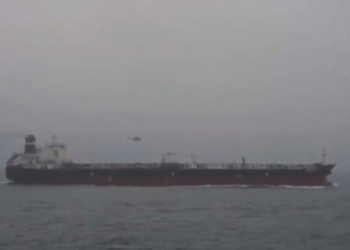 França intercepta petroleiro russo e provoca reação de Moscou