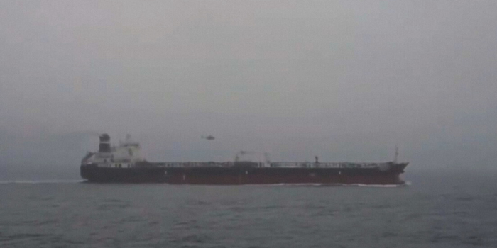 França intercepta petroleiro russo e provoca reação de Moscou