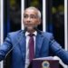 Romário afirmou que abriu mão do salário de senador durante a Copa e justificou permanência no mandato pela votação da escala 6x1.