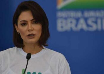 A saída de Michelle Bolsonaro do PL Mulher amplia a crise interna no bolsonarismo e muda a organização do setor feminino do partido.