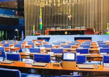 Projeto aprovado pelo Senado cria pagamento automático da pensão alimentícia e permite bloqueio de valores em caso de inadimplência.