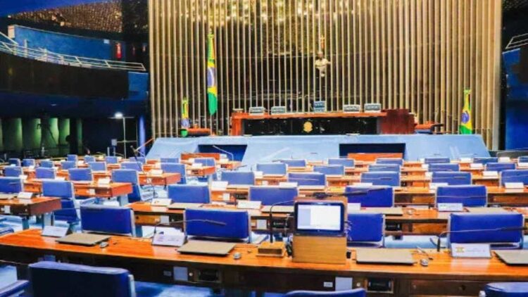 Projeto aprovado pelo Senado cria pagamento automático da pensão alimentícia e permite bloqueio de valores em caso de inadimplência.