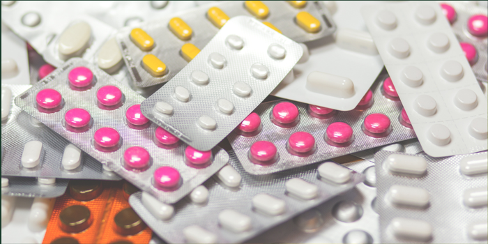 Pesquisa do Procon-SP mostra que preço de medicamentos genéricos pode variar até 2.433% em farmácias de São Paulo. Órgão orienta comparação antes da compra.