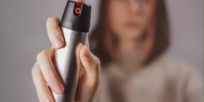 Spray de pimenta para defesa pessoal de mulheres vai à sanção presidencial após aprovação no Senado. Projeto cria regras para venda e uso.
