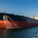 O risco de interrupções no fornecimento mundial de petróleo voltou a provocar forte reação nos mercados internacionais