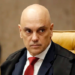 Ministro Alexandre de Moraes suspende visitas após divulgação de carta escrita por Jair Bolsonaro.