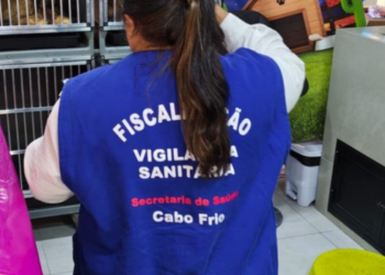 Vigilância Sanitária notifica três clínicas veterinárias durante fiscalização em Cabo Frio.