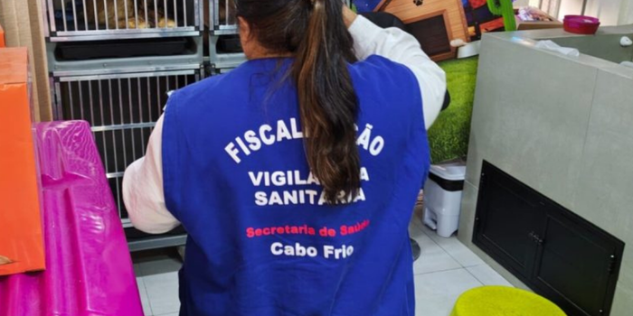 Vigilância Sanitária notifica três clínicas veterinárias durante fiscalização em Cabo Frio.