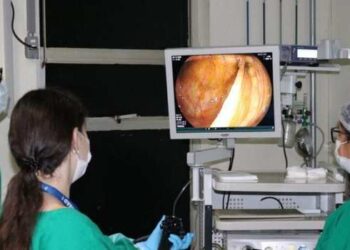 A estratégia utiliza o Teste Imunoquímico Fecal, chamado de FIT, para identificar alterações antes mesmo do aparecimento de sintomas.