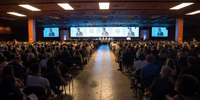 AIDS 2026 apresenta novos casos de remissão do HIV, redução das mortes e pesquisas sobre medicamentos de prevenção de longa duração.