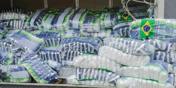 Cuba agradece ao Brasil o envio de 48 toneladas de leite em pó, transportadas pela FAB e destinadas principalmente às crianças das províncias orientais.