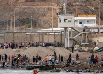 Cerca de 60 mil migrantes entraram em Ceuta em 24 horas, e ao menos 57 morreram durante as travessias.