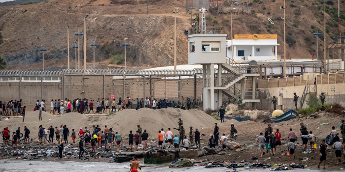 Cerca de 60 mil migrantes entraram em Ceuta em 24 horas, e ao menos 57 morreram durante as travessias.