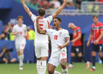 Jude Bellingham marcou duas vezes na vitória da Inglaterra por 2 a 1 sobre a Noruega. Seleção inglesa enfrentará a Argentina na semifinal da Copa.