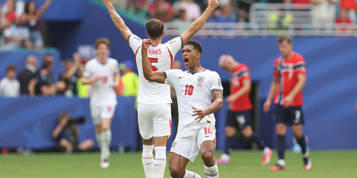 Jude Bellingham marcou duas vezes na vitória da Inglaterra por 2 a 1 sobre a Noruega. Seleção inglesa enfrentará a Argentina na semifinal da Copa.