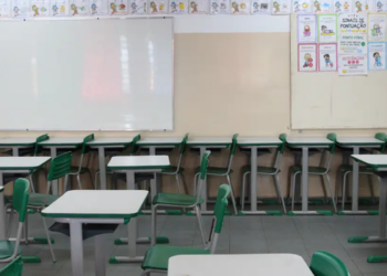 Redes de ensino deverão criar protocolos para suspender, retomar e repor aulas interrompidas por violência, desastres climáticos, greves e outras emergências.
