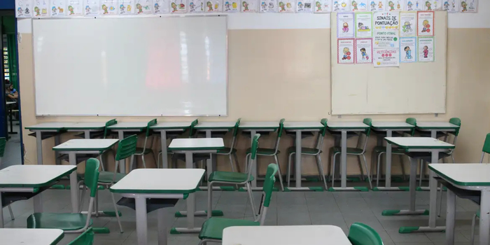 Redes de ensino deverão criar protocolos para suspender, retomar e repor aulas interrompidas por violência, desastres climáticos, greves e outras emergências.