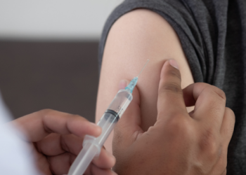 Anvisa autoriza a vacina Flu Prevali contra a gripe para adultos e crianças a partir dos seis meses. Imunizante apresentou eficácia de até 73%.