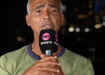 Justiça determina penhora de pagamentos que Romário tenha a receber da CazéTV.