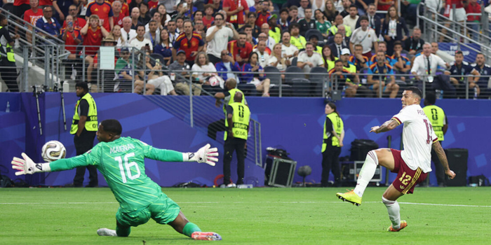 Espanha vence a França por 2 a 0, com gols de Oyarzabal e Pedro Porro, e volta à final da Copa do Mundo após 16 anos.