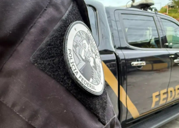Operação Fugazi investiga grupo suspeito de oferecer cartão consignado que funcionava como empréstimo com juros altos e dívida difícil de quitar.