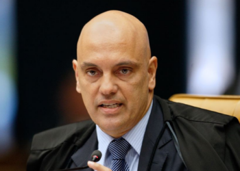 Alexandre de Moraes impede visita de Javier Milei a Jair Bolsonaro durante viagem do argentino ao Brasil.